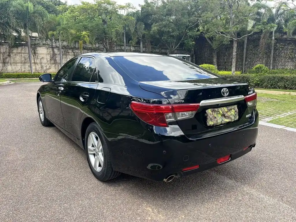 Toyota Reiz — миниатюра 8