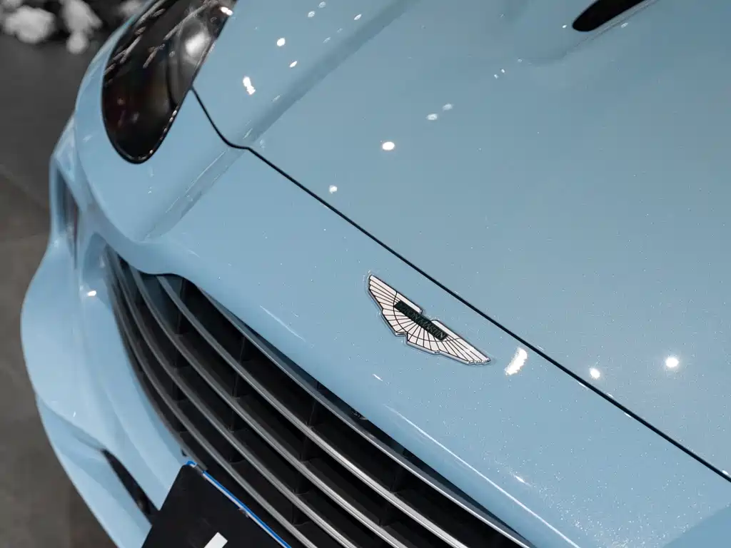 Aston Martin DBX — миниатюра 8