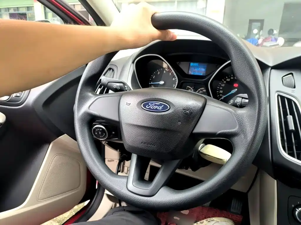 Ford Focus — миниатюра 11