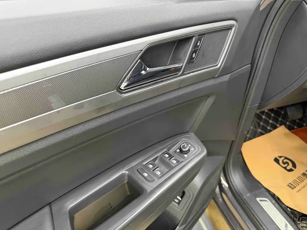 Volkswagen Teramont — миниатюра 8