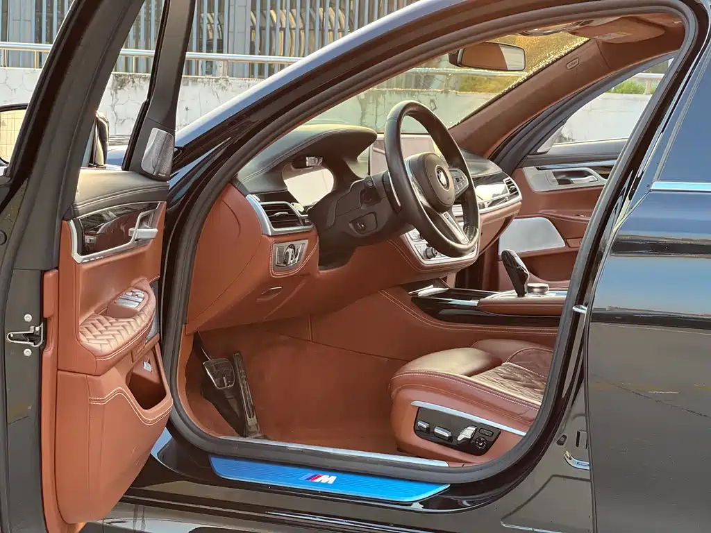 BMW 7 Series — миниатюра 4