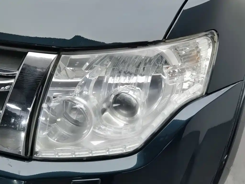 Mitsubishi Pajero (Import) — миниатюра 7