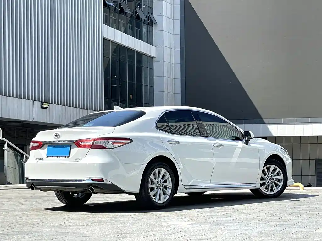Toyota Camry — миниатюра 4