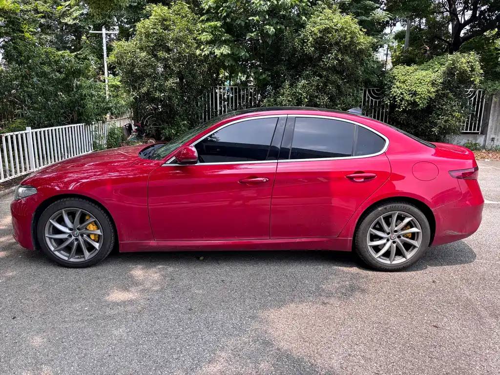 Alfa Romeo Giulia 2020 2.0T 280HP Luxury
