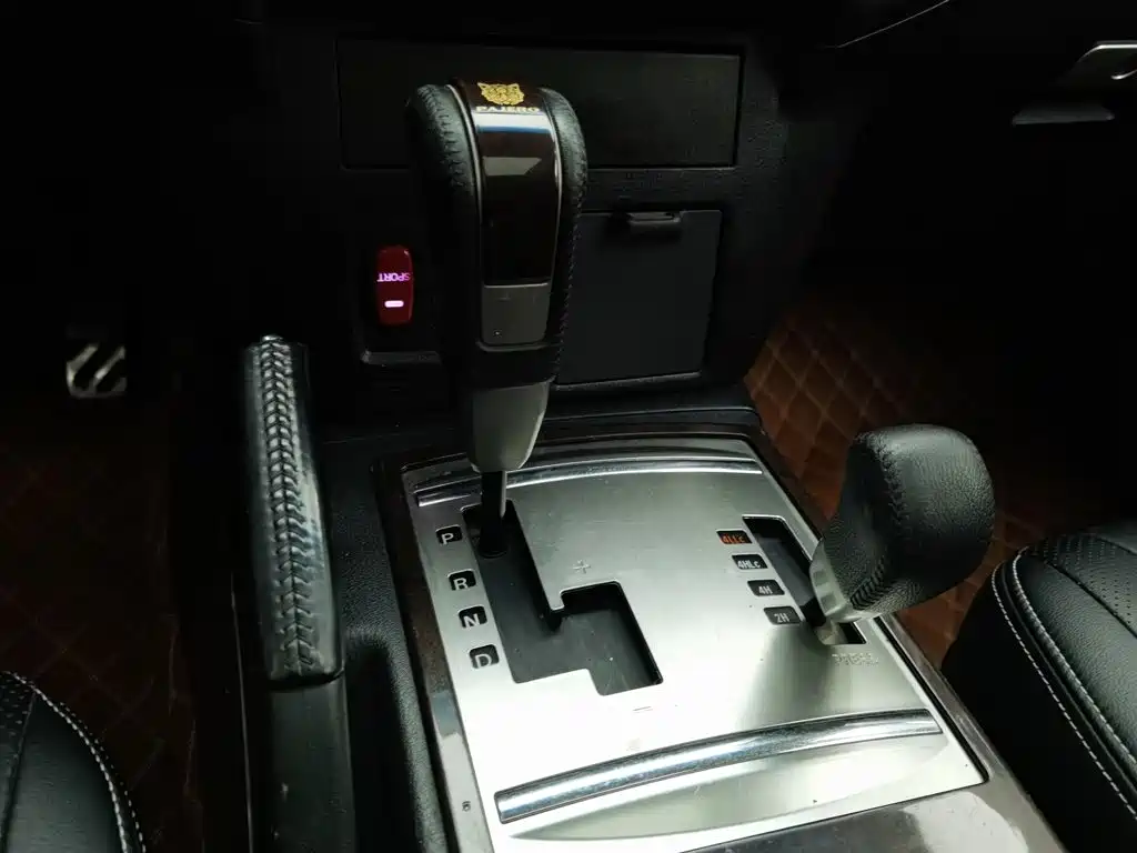 Mitsubishi Pajero (Import) — миниатюра 13