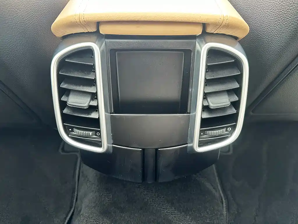 Porsche Cayenne — миниатюра 24