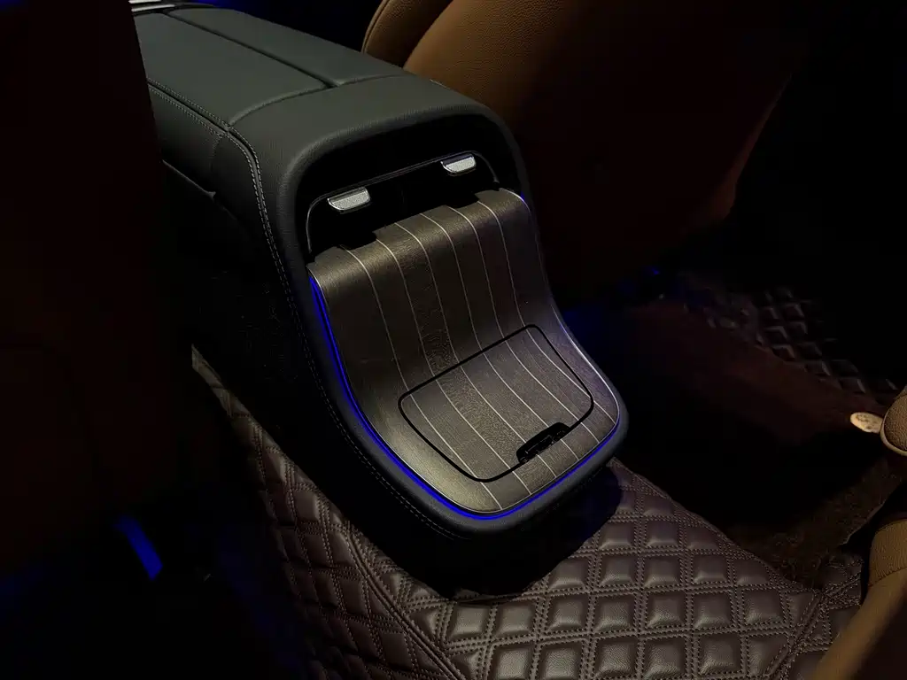 Mercedes-Benz E-Class — миниатюра 18