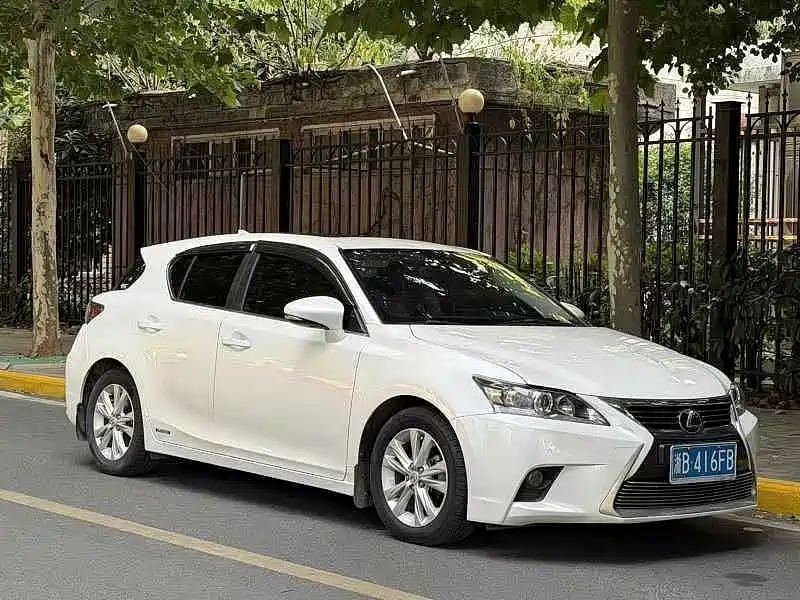 Lexus CT — миниатюра 3