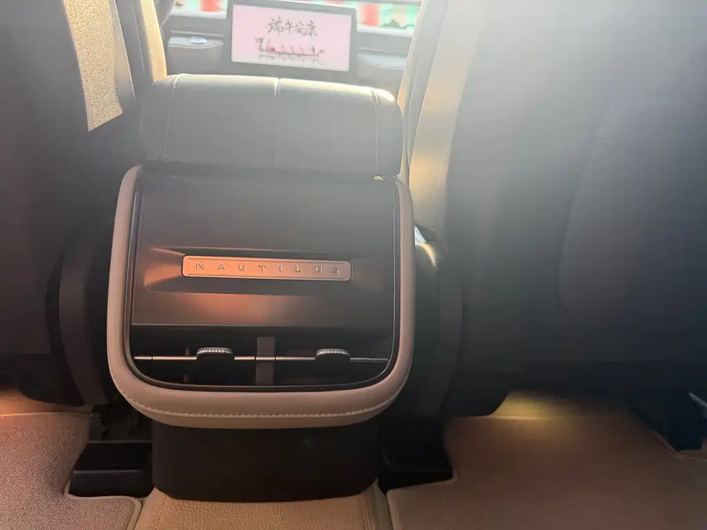 Lincoln Nautilus 2025 2.0T Premium