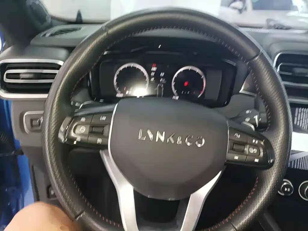 Lynk & Co 03 — миниатюра 11