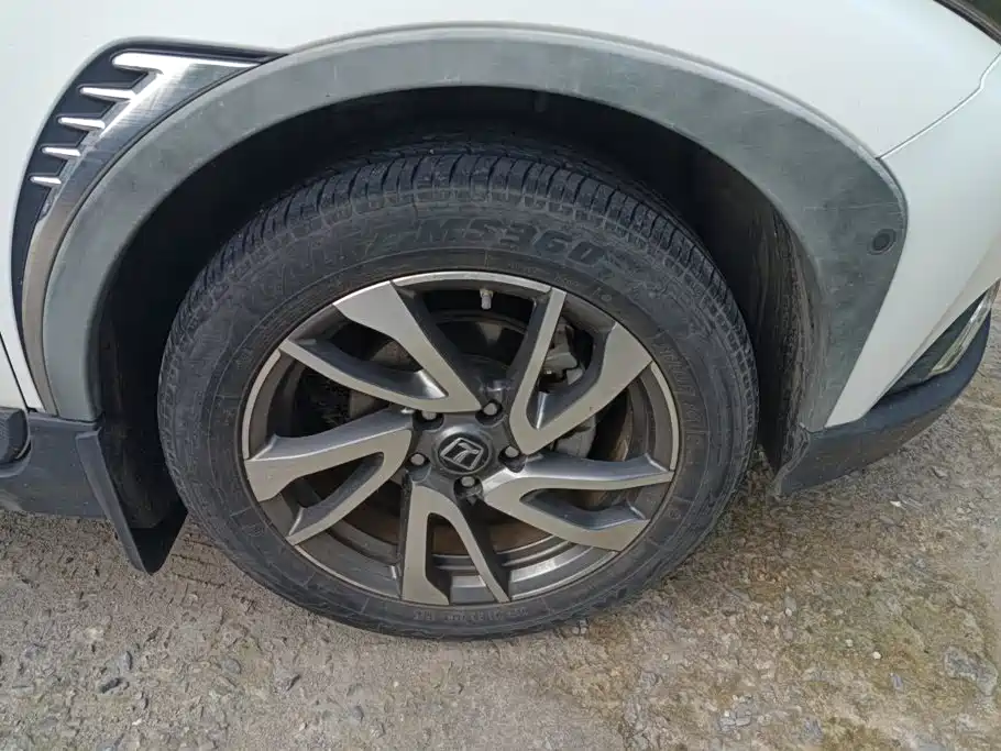 Luxgen U5 SUV — миниатюра 6