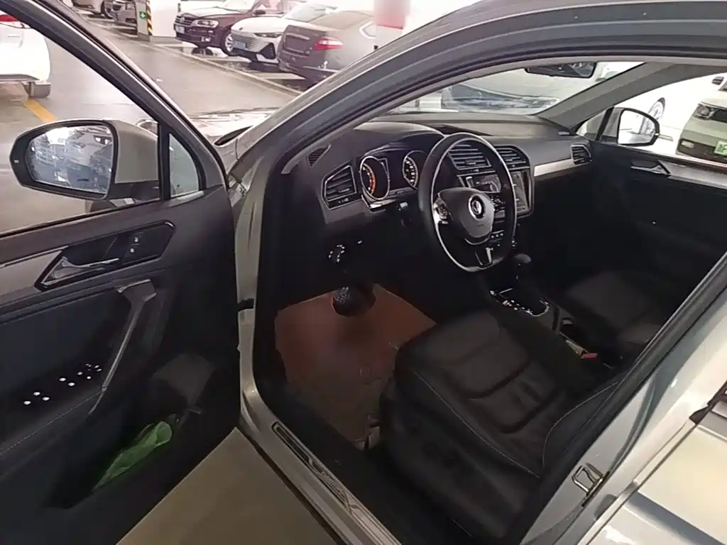 Volkswagen Tiguan L — миниатюра 16