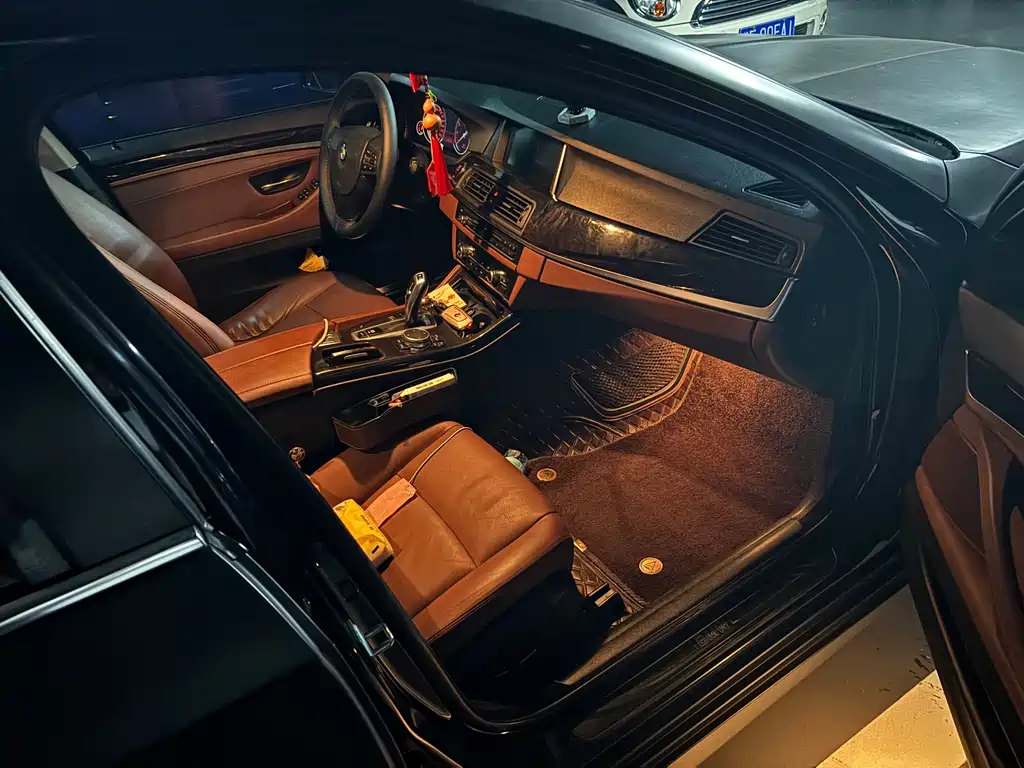 BMW 5 Series — миниатюра 6