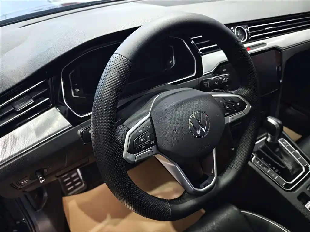 VOLKSWAGEN MAGOTAN GTE PLUG IN HYBRID