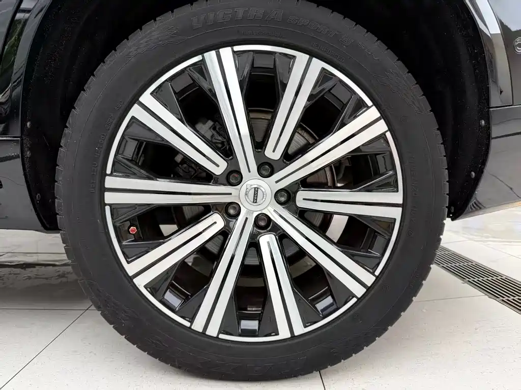 Volvo XC90 — миниатюра 9
