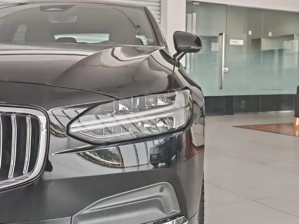 Volvo S90 — миниатюра 4