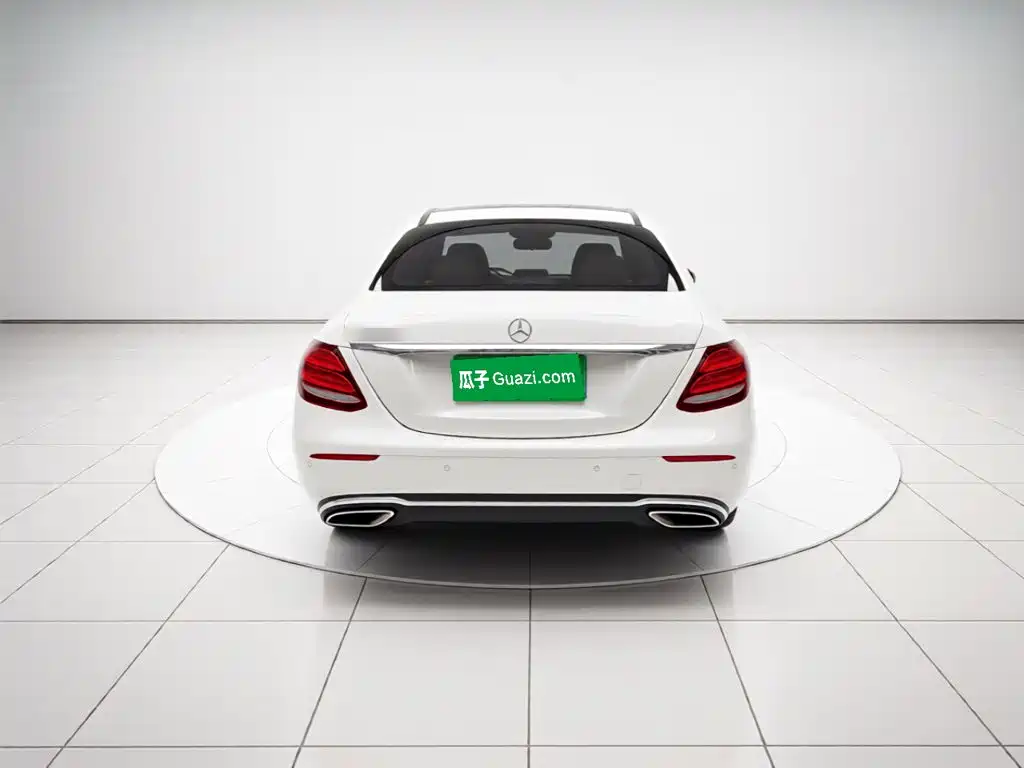 Mercedes-Benz E-Class — миниатюра 5