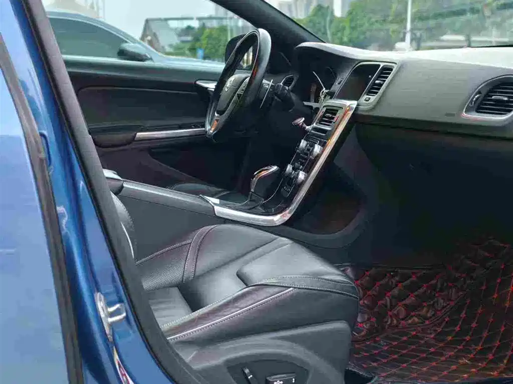 Volvo S60 (Import) — миниатюра 4