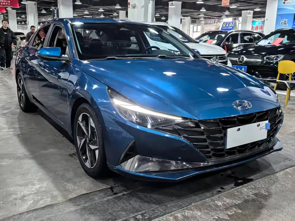 HYUNDAI ELANTRA