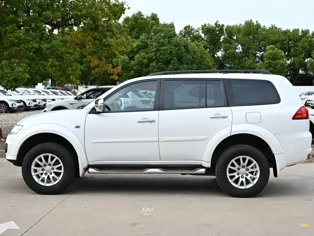 Mitsubishi Pajero Sport — миниатюра 2