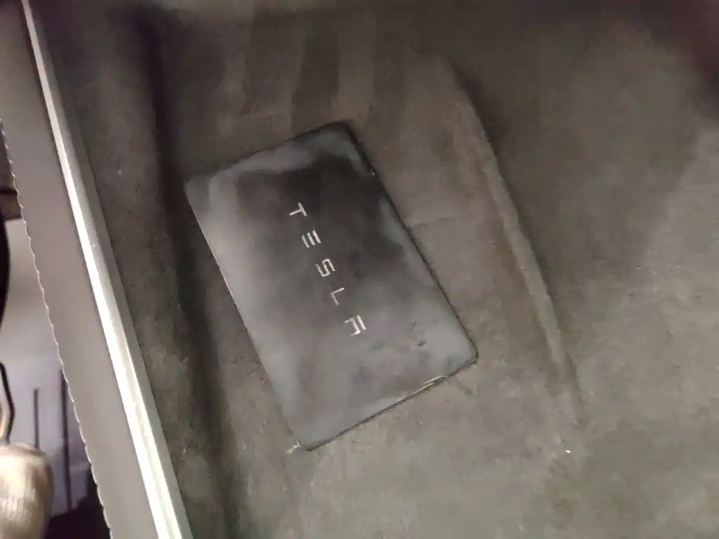 Tesla Model Y — миниатюра 9