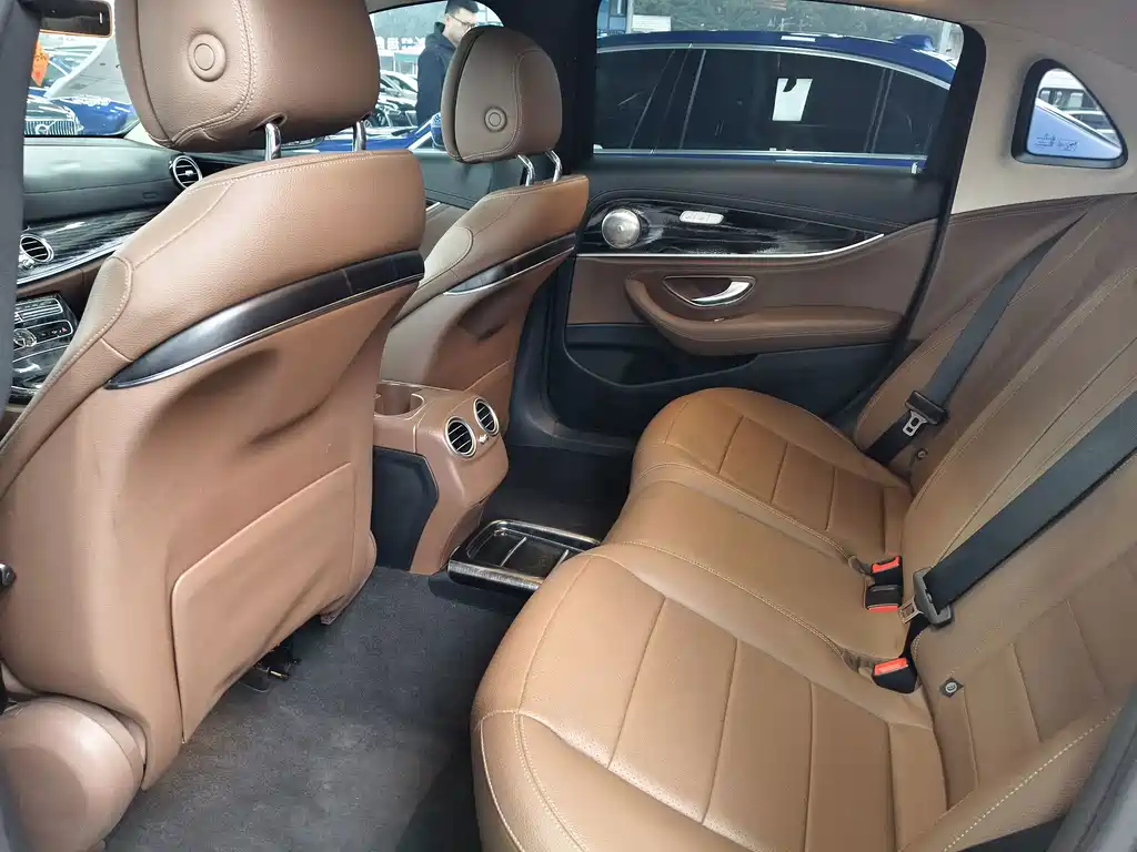 Mercedes-Benz E-Class — миниатюра 13