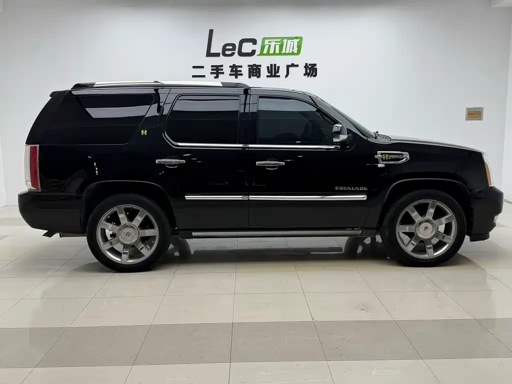 Cadillac Escalade — миниатюра 7