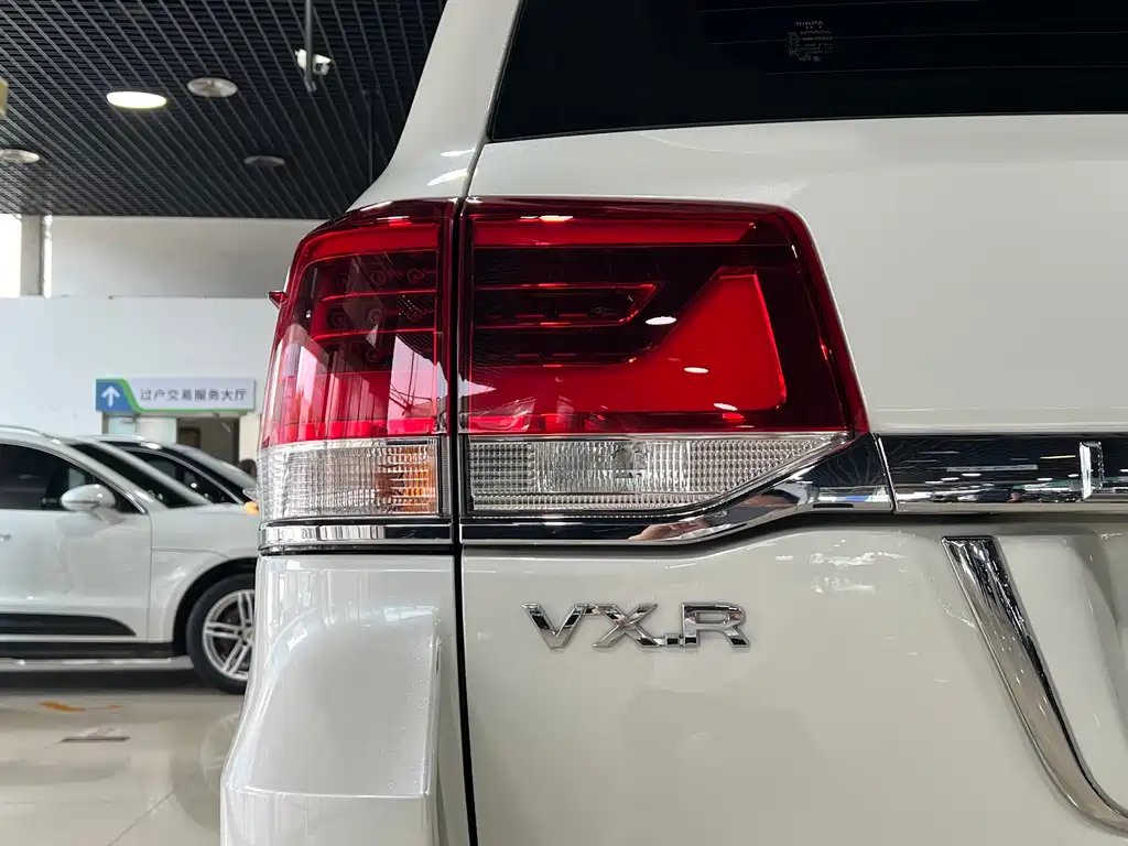 Toyota Land Cruiser 2018 5.7L