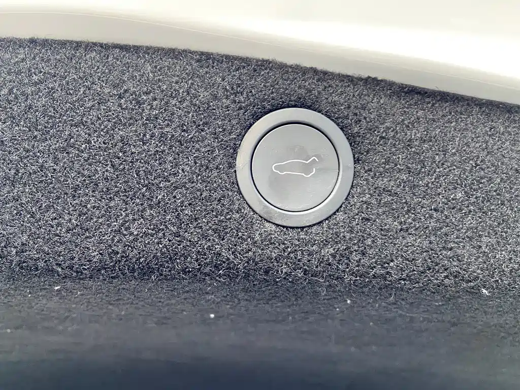 Tesla Model 3 — миниатюра 12