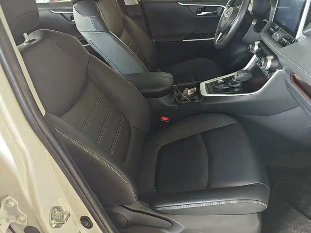 Toyota RAV4 — миниатюра 25