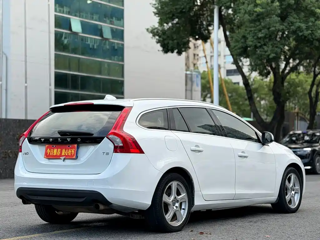 Volvo V60 — миниатюра 6