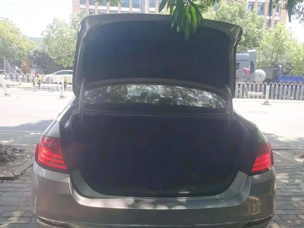 BMW 5 Series — миниатюра 19