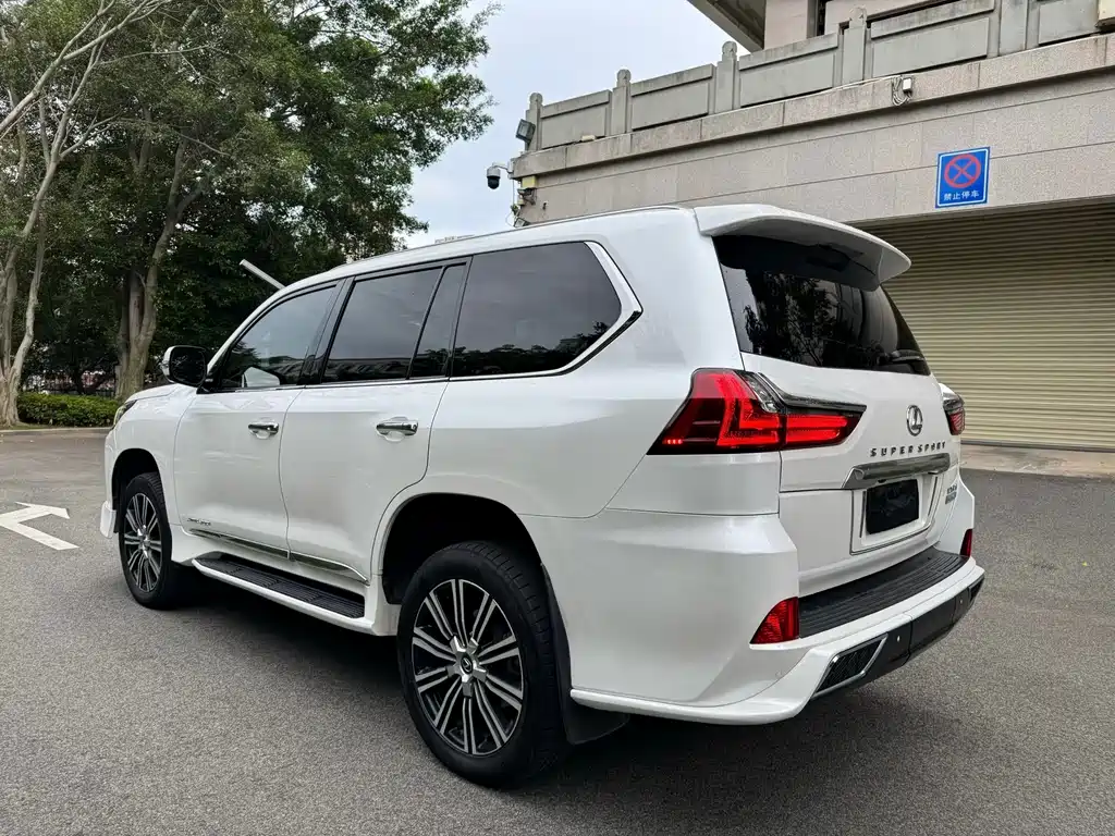 Lexus LX — миниатюра 9