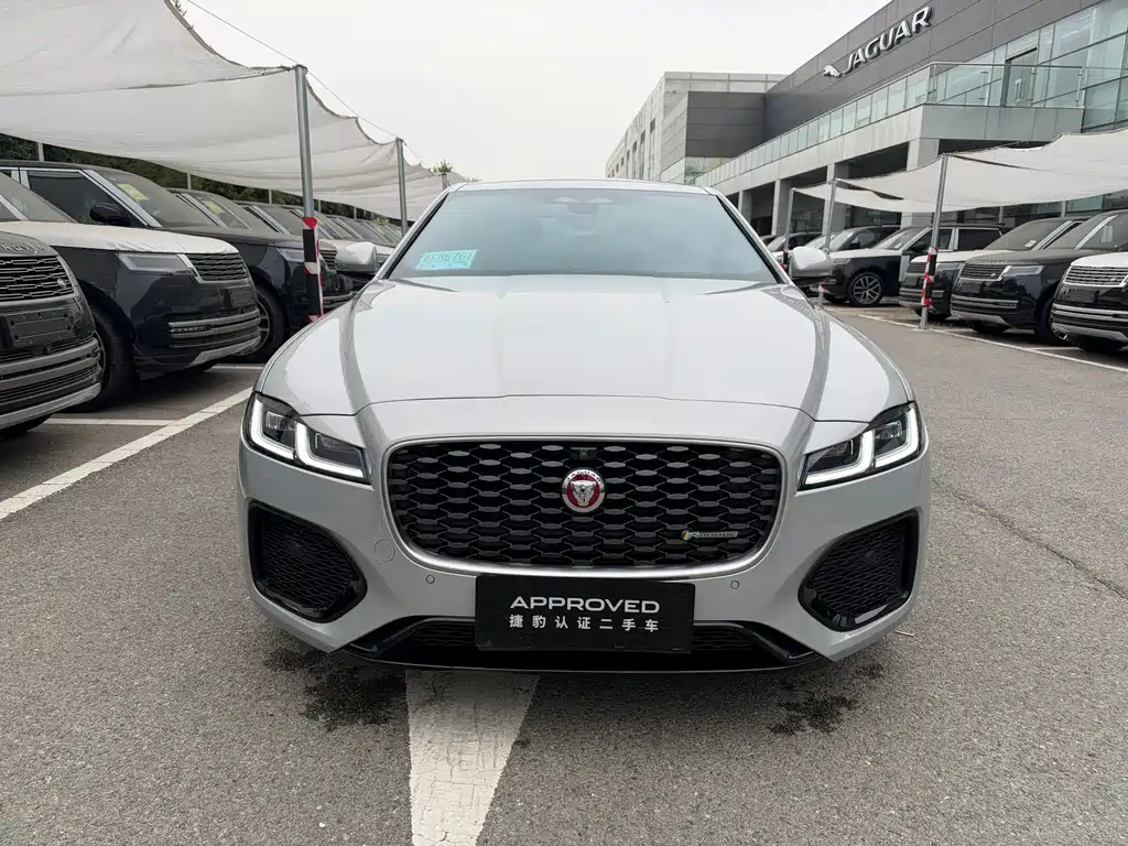 Jaguar XFL — миниатюра 4