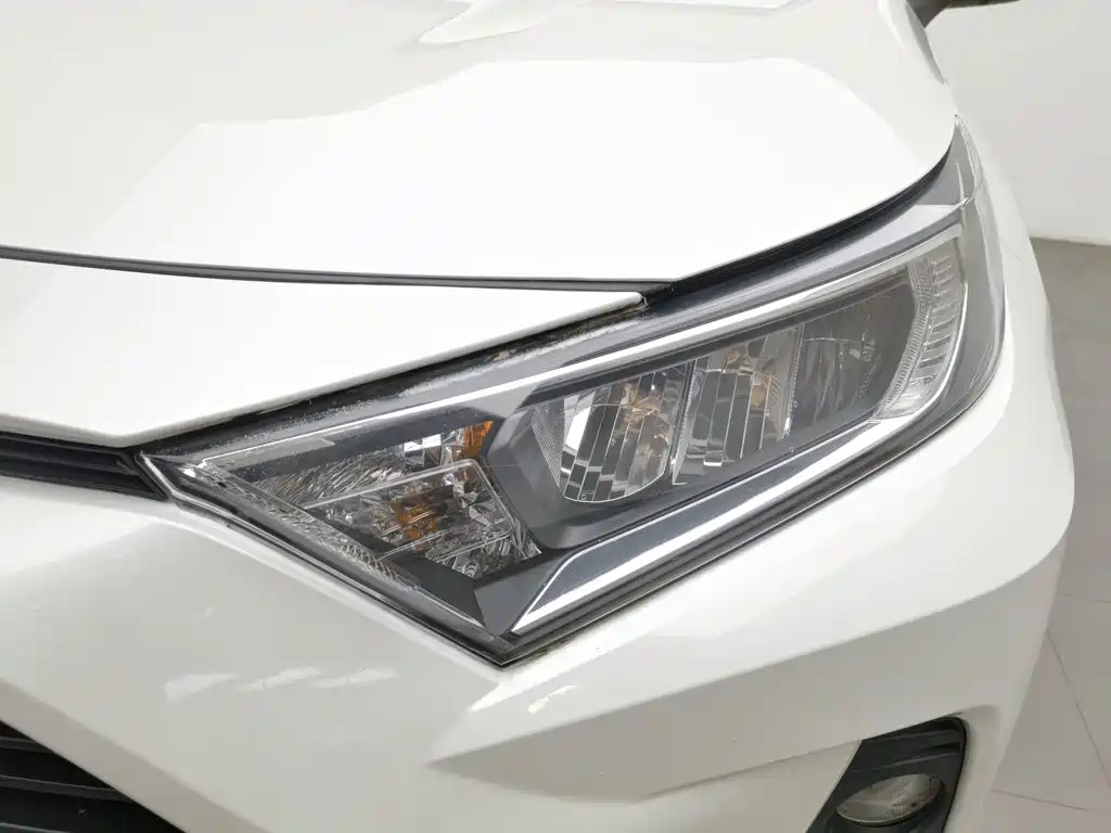 Toyota RAV4 — миниатюра 7