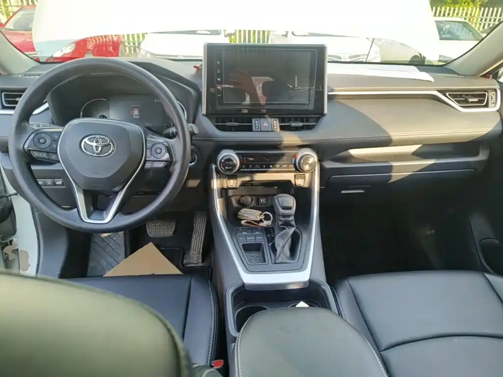 Toyota RAV4 — миниатюра 10