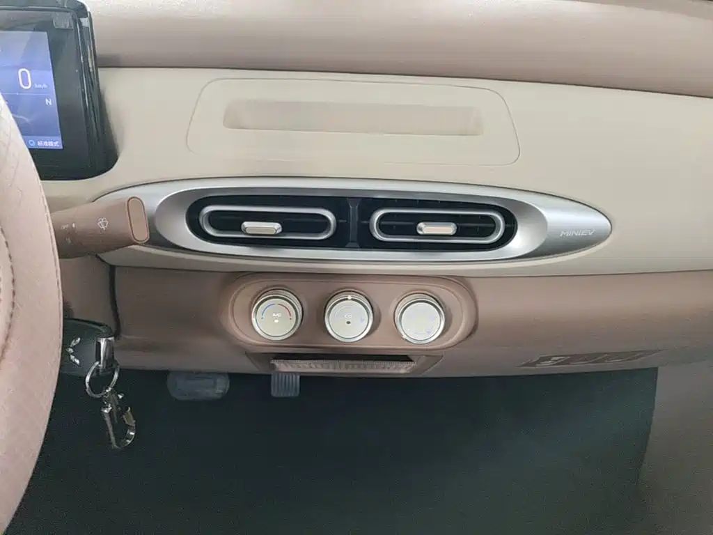 Wuling MINIEV — миниатюра 13