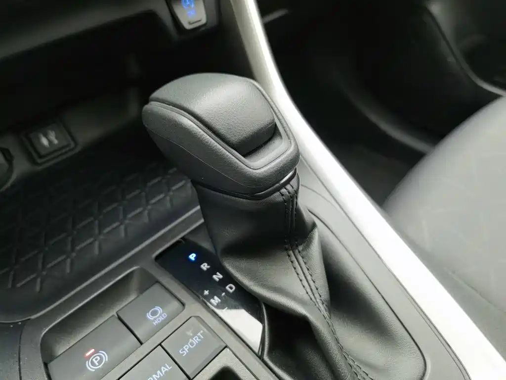 Toyota RAV4 — миниатюра 13