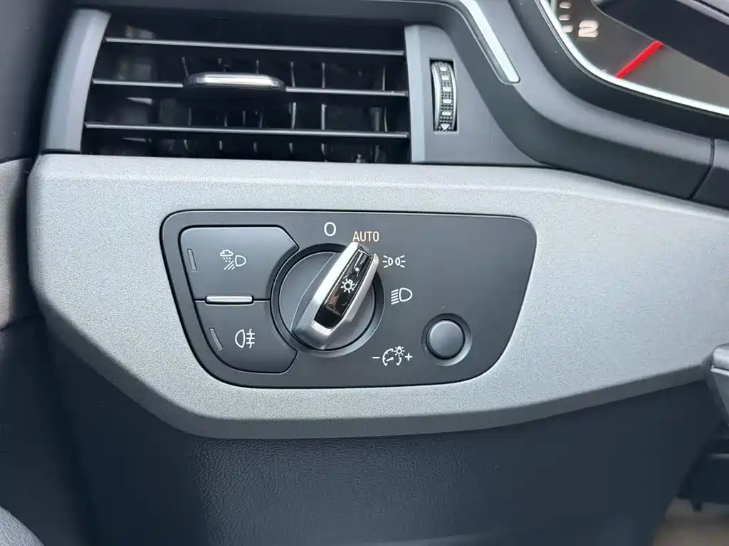 Audi A4L — миниатюра 12