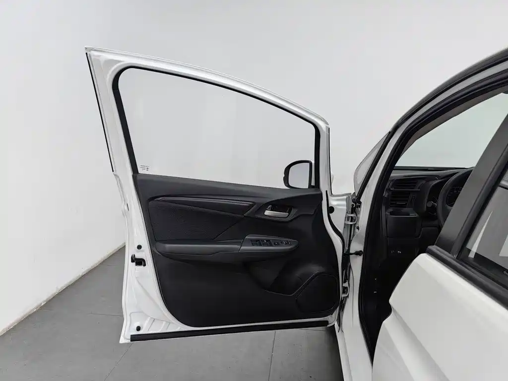 Honda Fit — миниатюра 8