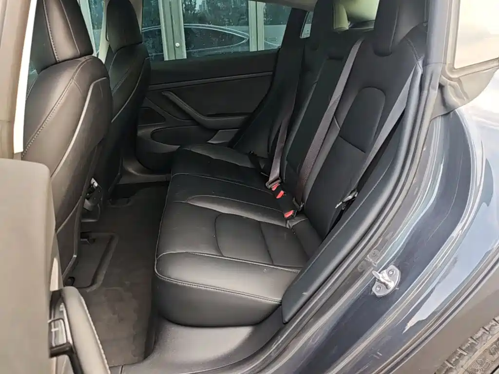 Tesla Model 3 — миниатюра 17