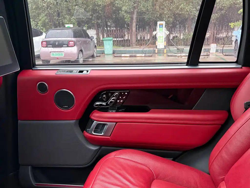 Land Rover Range Rover — миниатюра 10