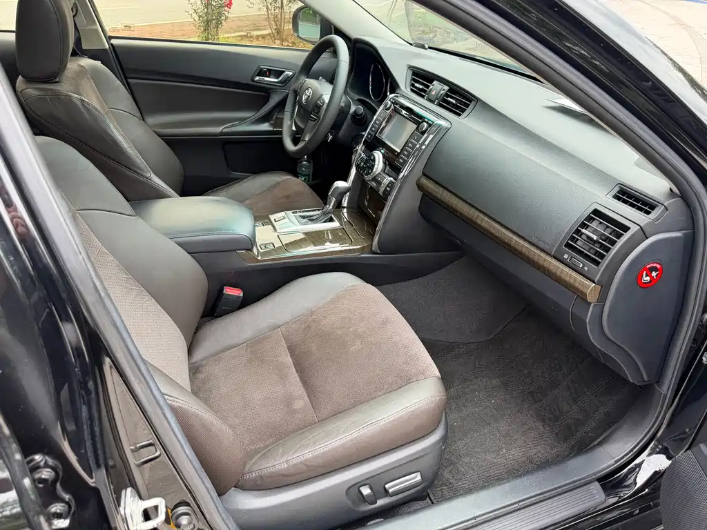 Toyota Reiz 2013 2.5V