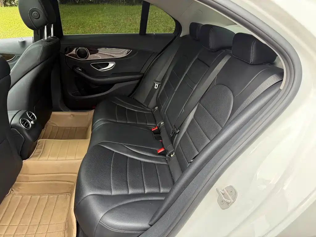 Mercedes-Benz C-Class — миниатюра 12