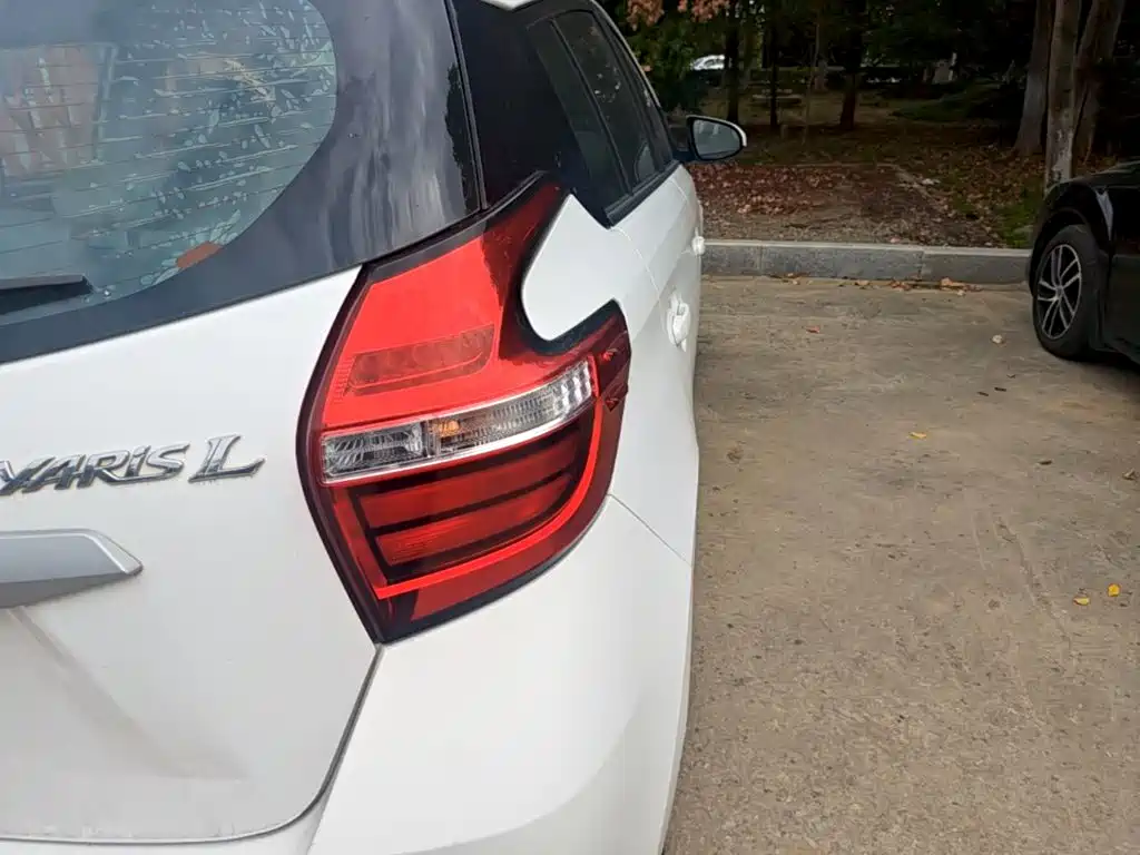Toyota Yaris L — миниатюра 8