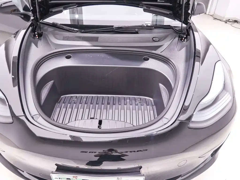 Tesla Model 3 — миниатюра 24