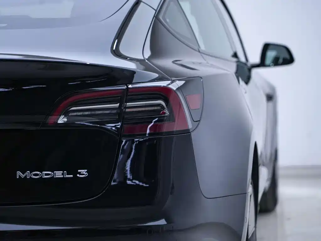 Tesla Model 3 — миниатюра 11
