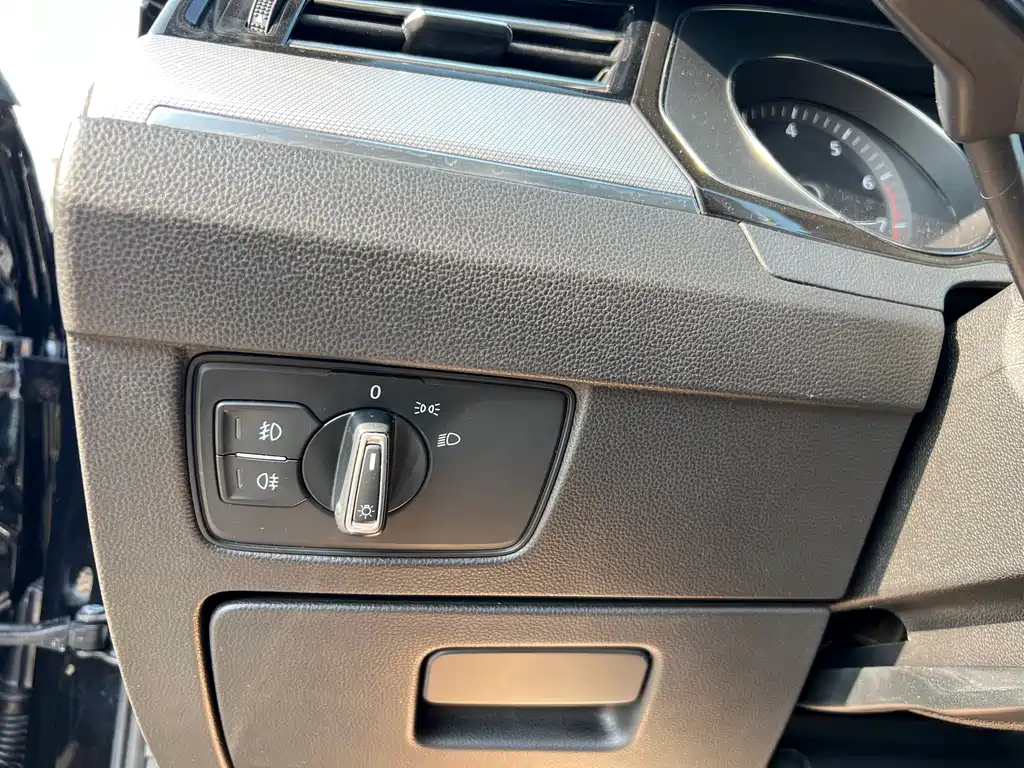 Volkswagen Magotan 2018 330TSI DSG Lead