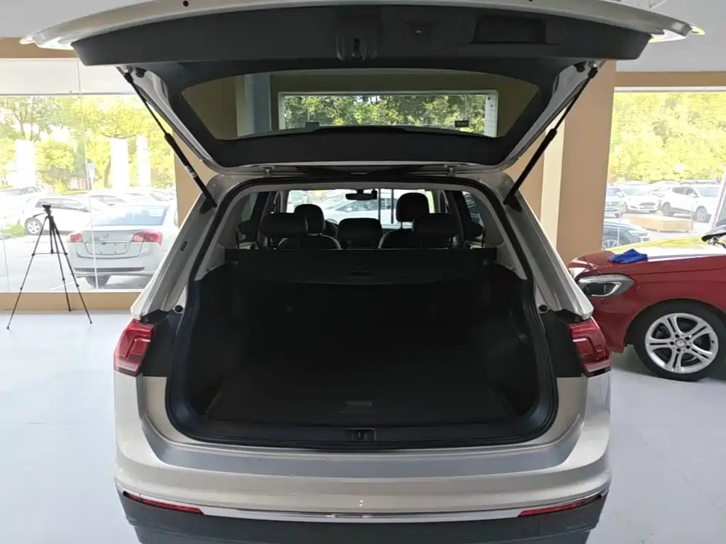 Volkswagen Tiguan L — миниатюра 19