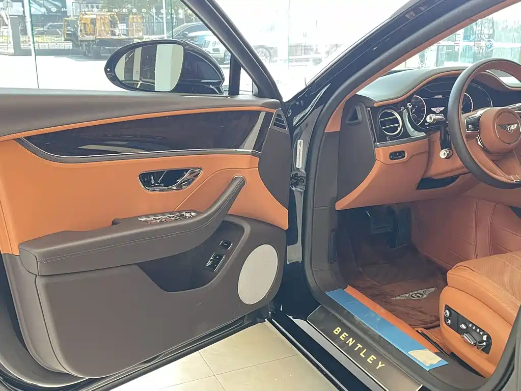 Bentley Flying Spur — миниатюра 20